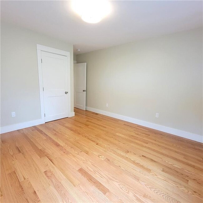 Building Photo - 33 Sakonnet Dr