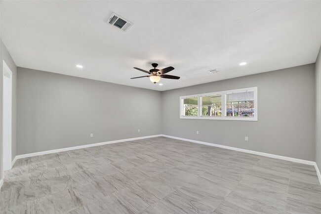 Building Photo - 7814 Pin Oak Dr