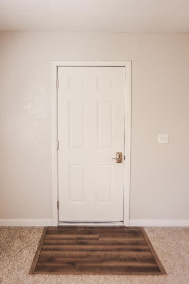 Building Photo - 628 Evesham Ave