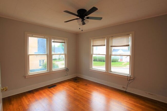 Building Photo - Tour Today! 2 Bedroom 1 Bath Downstairs Ap...