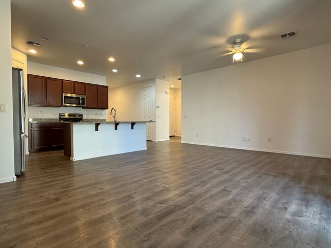 Building Photo - Laveen, Gated Community, 3 bed, 2 bath Gre...