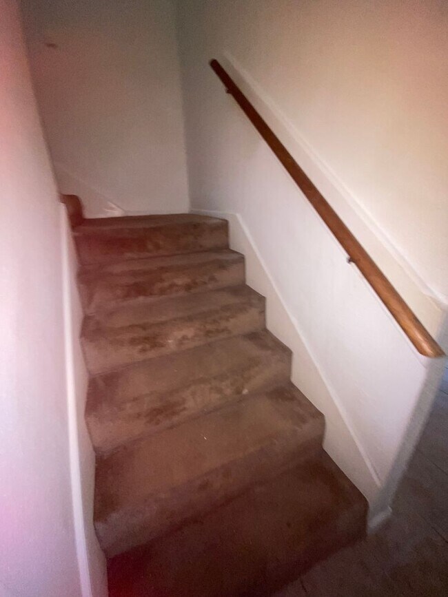 Building Photo - 1 bed 1.5 bath Apply now! $200 Move in Spe...