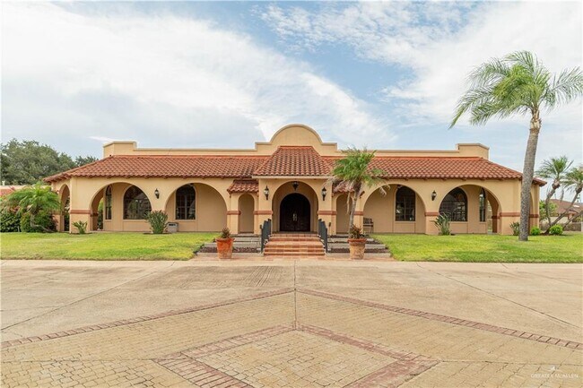 Building Photo - 21 E Moore Rd