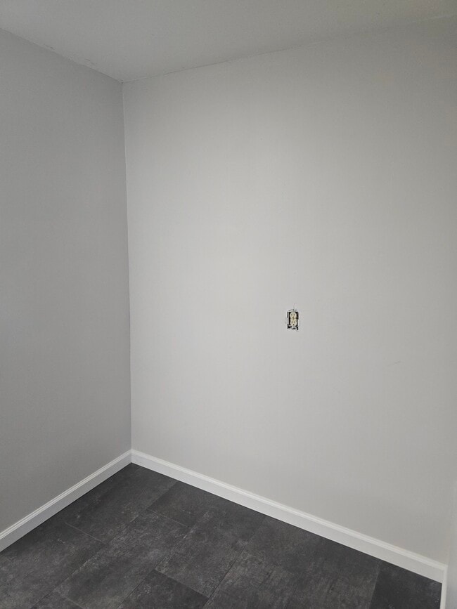 Building Photo - 2105 Donald Ave