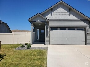 Building Photo - 722 Zee Pride Ln