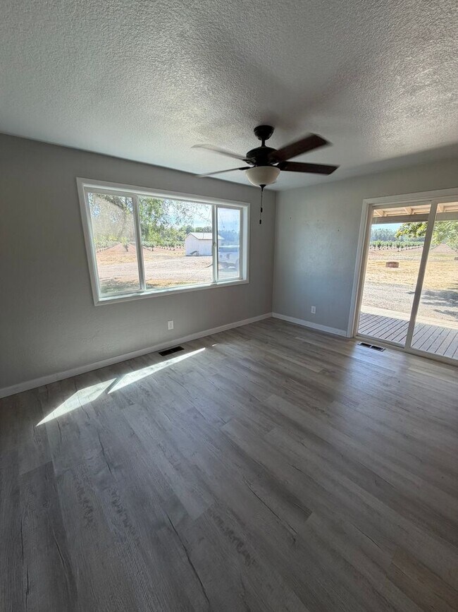 Building Photo - 27840 7 Mile Ln