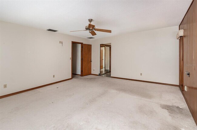 Building Photo - 2020 Venetian Way