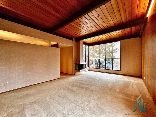 Building Photo - Mid-century Modern Single-family Home for Rent