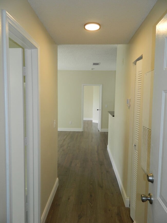 Building Photo - Seminole County 2-2 Condo