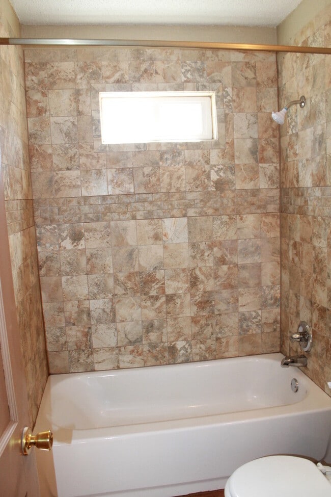 Building Photo - Cute and Affordable 2 beds!