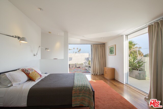 Building Photo - 1046 6th Ave