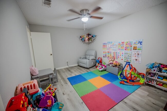 Building Photo - 4606 Meadowood Dr
