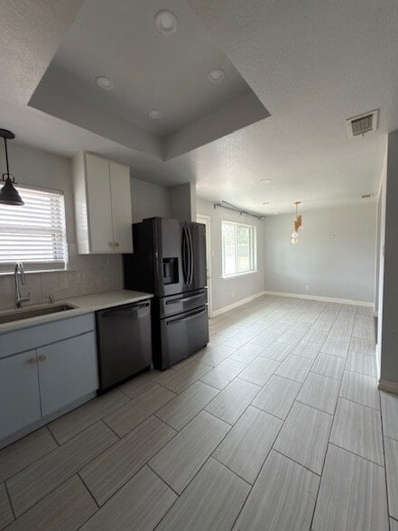 Building Photo - 9122 Clearwater Dr