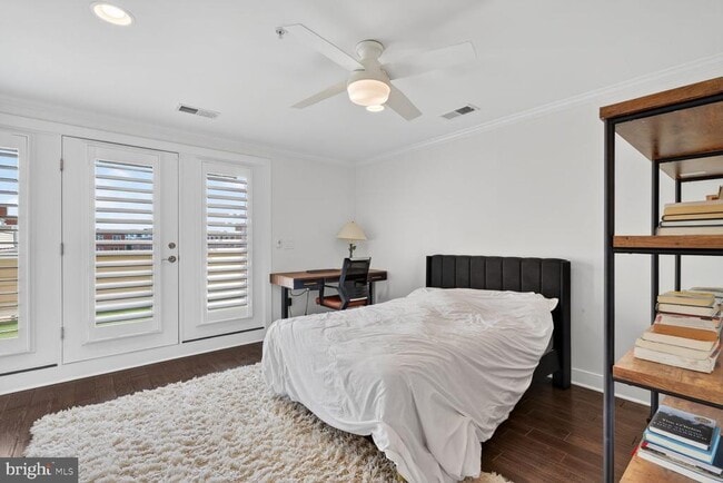 Building Photo - 619 E Custis Ave