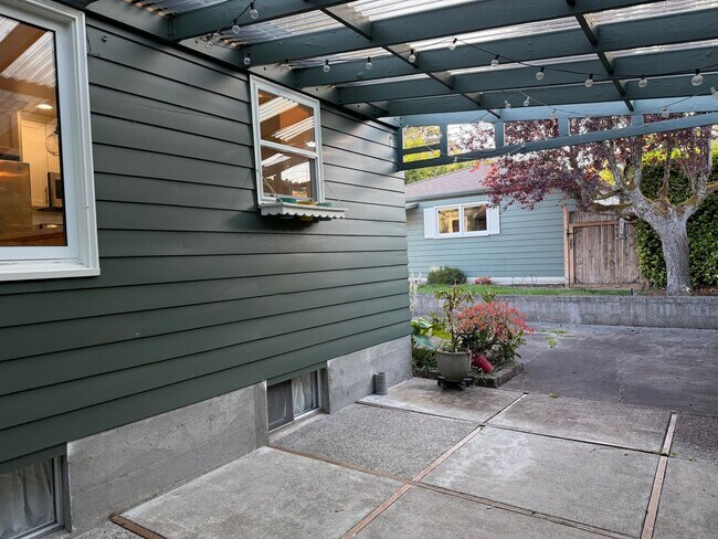 Building Photo - 924 N Union Ave