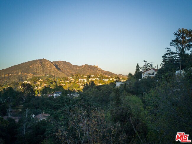 Building Photo - 2942 Passmore Dr