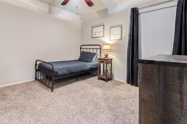 Building Photo - 23810 Rivage Ridge Dr