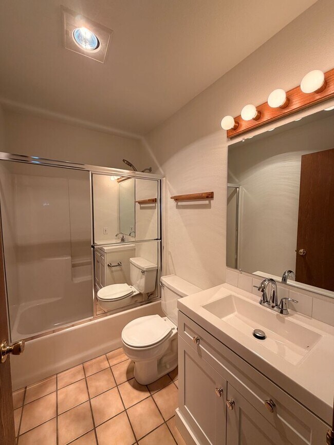 Building Photo - 307 Shore Dr