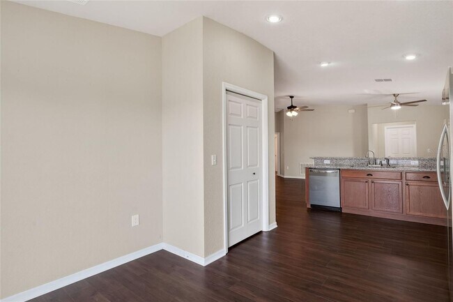 Building Photo - 780 Overlook Grove Dr