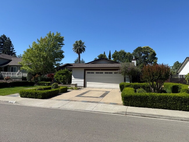 Building Photo - Stunning Fully Remodeled 4-Bedroom 2 Bathroom Home with Designer Kitchen & Spacious Open Layout i...