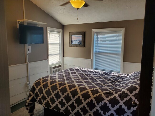 Building Photo - 7594 2nd St