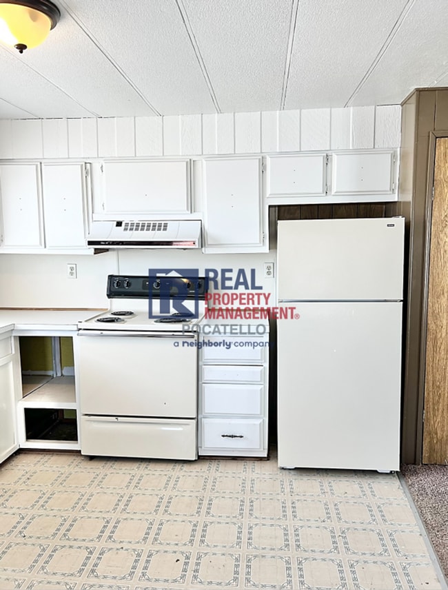 Building Photo - 2 Bedroom 1 Bath Mobile Home - Pets negotiable