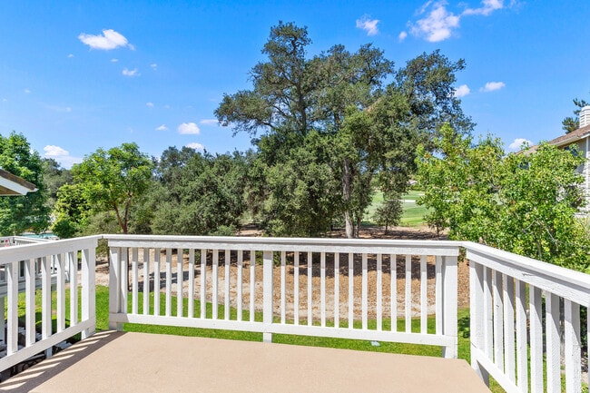 Building Photo - 31 Oak Knolls