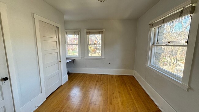Building Photo - 1 Bedroom 1 bath Condo in Historic SLC building!