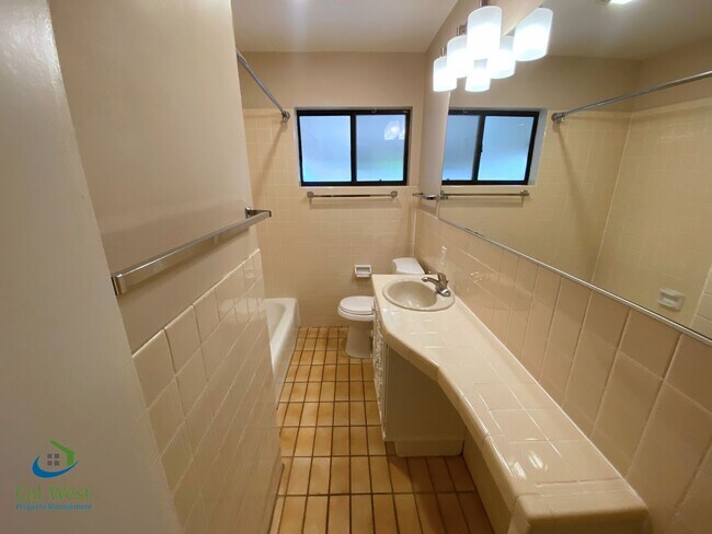 Building Photo - $5995 - Spacious 4 Bed/2 Bath Los Gatos Ho...