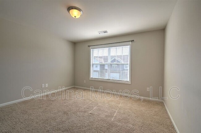 Building Photo - 572 Yellow Fox Rd