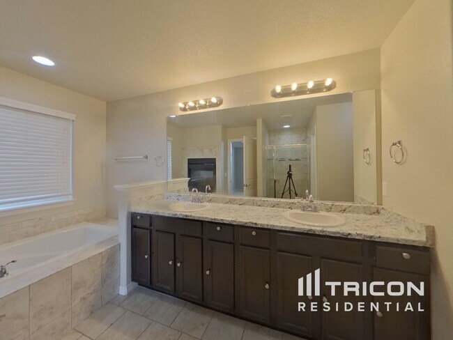 Building Photo - 10734 Ridgepole Dr