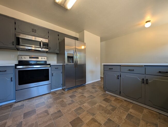 Building Photo - Wonderful 4-Bedroom, 2-Bath Home With Soli...