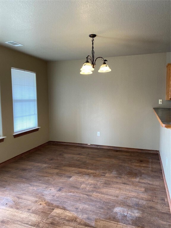 Building Photo - 10910 Shady Oaks Dr
