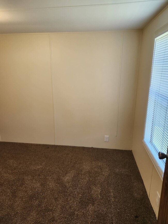 Building Photo - 180 Dixon Rd