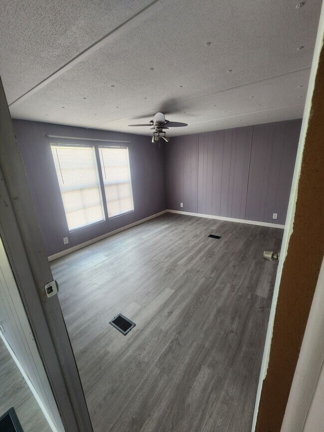 Building Photo - 3 Bedroom, 2 Bathroom Rental NOW Available!