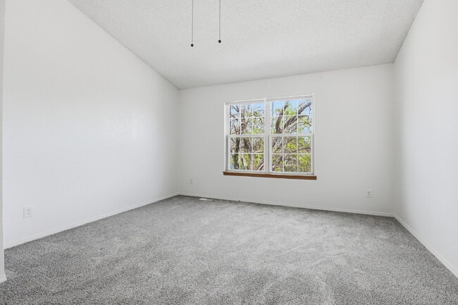 Building Photo - $2,045.95 - 2 Bed, 1.5 Bath Townhome in Centennial with Pool Access