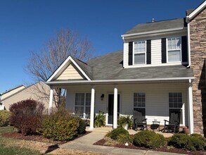 Building Photo - ~~ Beautiful Townhome in Brightwood Farms ~~