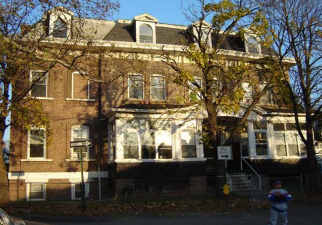 Building Photo - Schleicher Court MansionGrand View Hotel