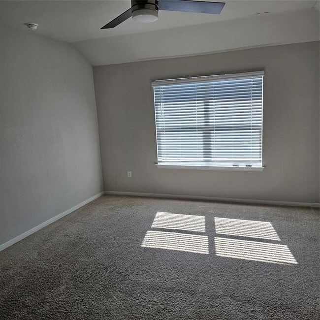 Building Photo - 14010 Macquarie Dr