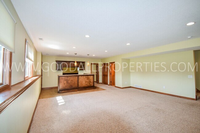 Building Photo - Beautiful 4 Bedroom in Waukee