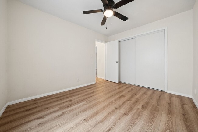Building Photo - 2 bed 1 Bath Available Now