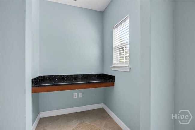 Building Photo - 2208 Walden Park Dr