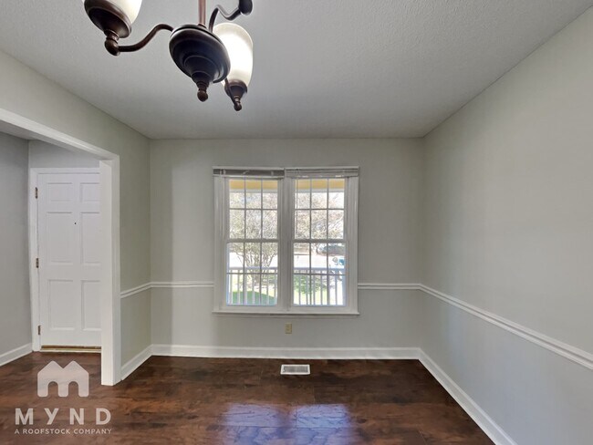 Building Photo - 1213 Shakentown St