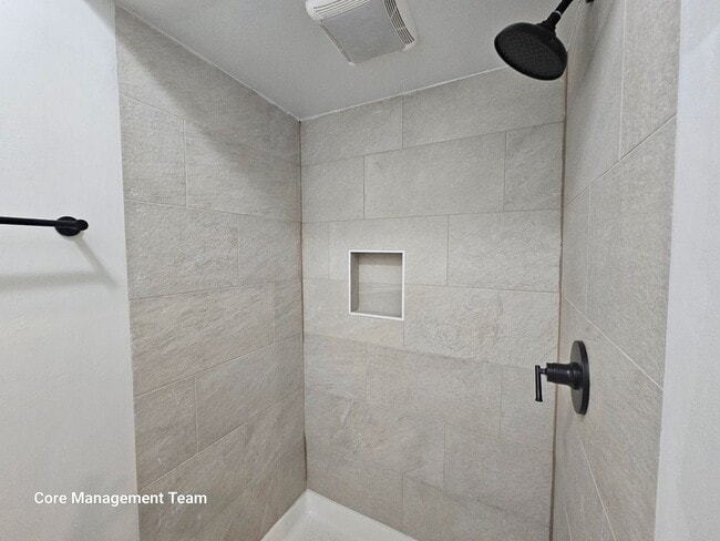 Building Photo - Amazing 1 bedroom apartment for rent in th...