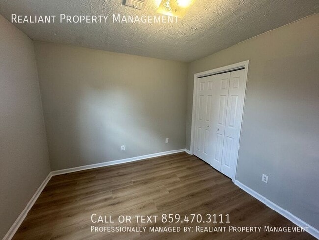 Building Photo - 425 Lenney Dr