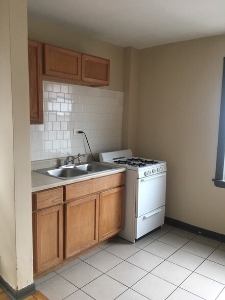 Building Photo - 1211 W Elmdale Ave