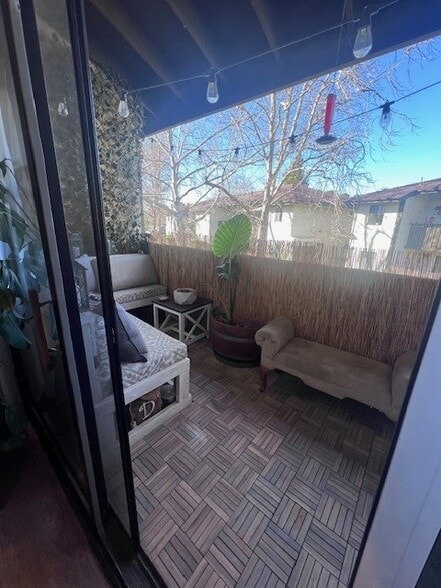 Building Photo - 1676 Maple Ave