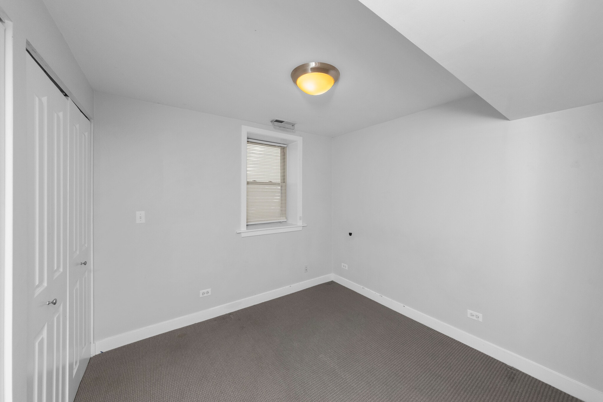 Building Photo - 1525 W Barry Ave