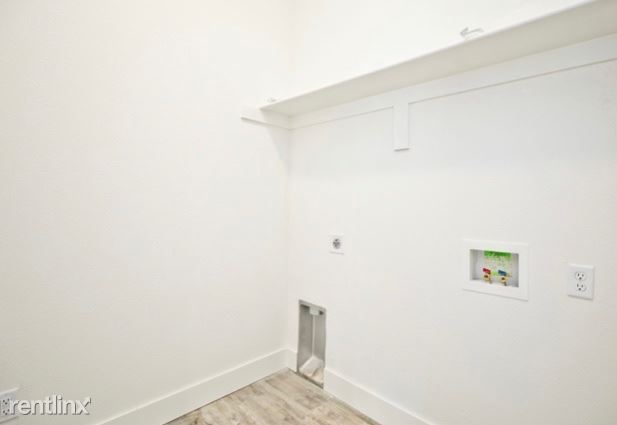 Building Photo - 4 br, 2.5 bath House - 2738 Livingston Square