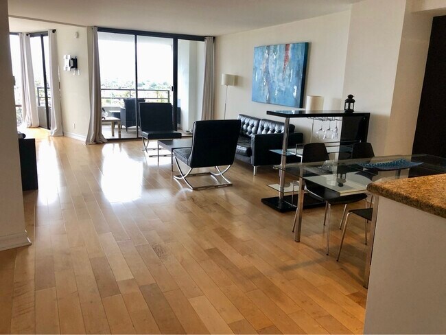 Building Photo - 4265 Marina City Dr